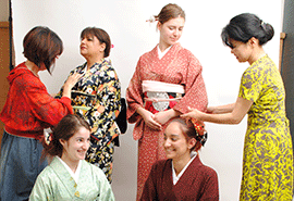 谷中　着物体験の様子