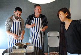 谷中　料理体験の様子