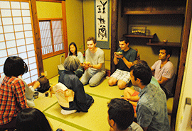 谷中　茶道体験の様子